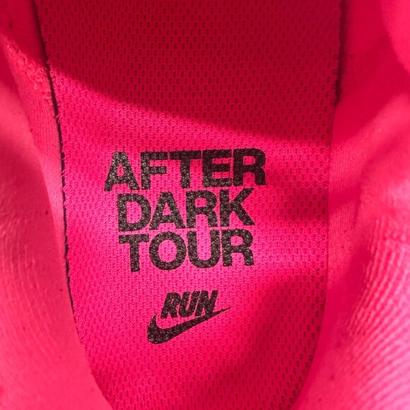LIMITED EDITION Race Series After Dark Tour Size 7 Nike Vomero 18 Digital Pink W - Picture 8 of 8